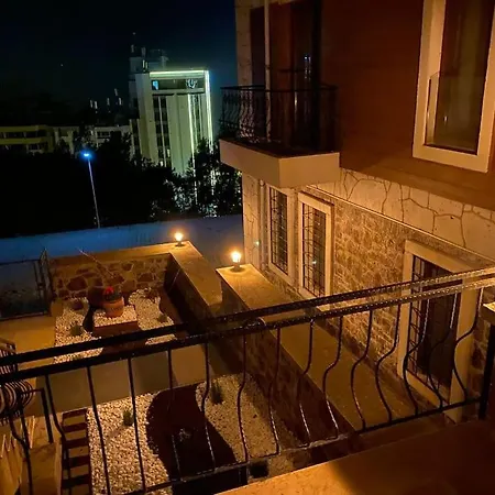 Апартаменты Stylish Triplex In The Heart Of *